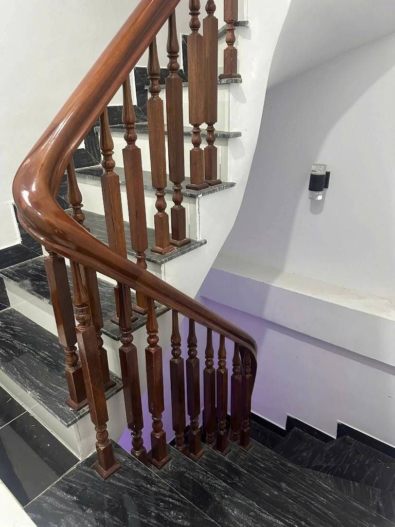 Bán nhà Ngõ Đại Đồng - diện tích 30,5m2 5 tầng - Nhà dân xây chắc chắn - giá 9,35 tỷ