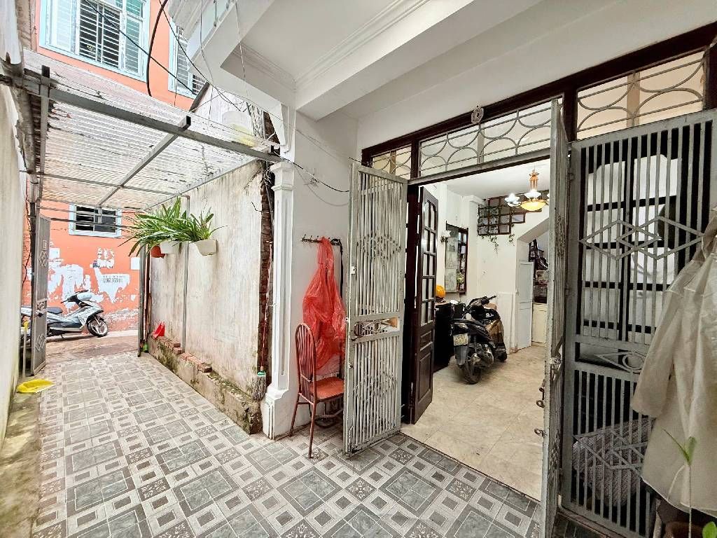 Bán nhà Đê Trần Khát Chân - diện tích 35m2 4 tầng - gần ô tô - giá 9,2 tỷ