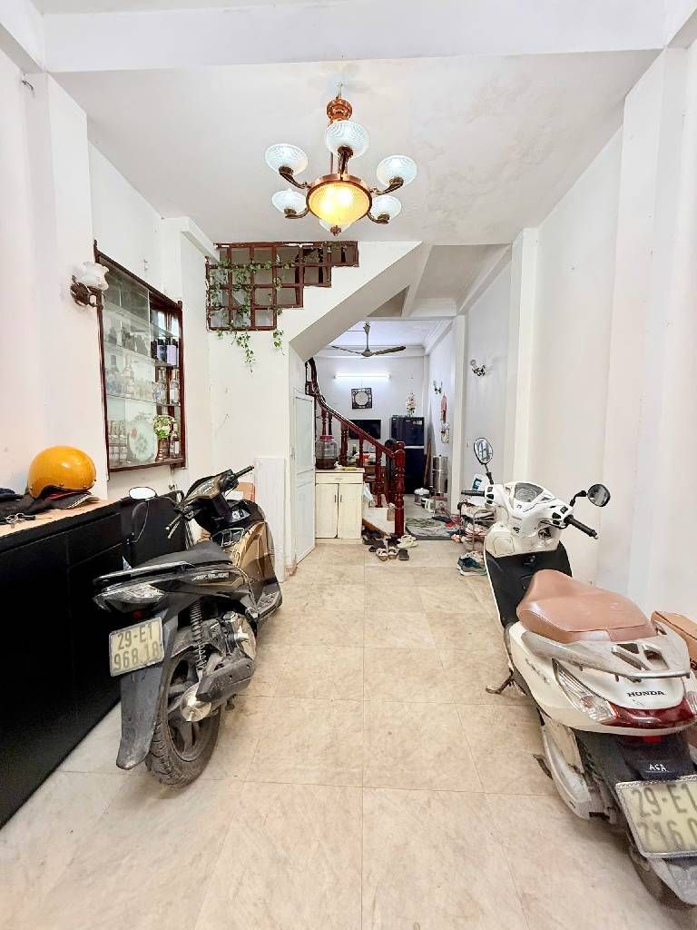 Bán nhà Đê Trần Khát Chân - diện tích 35m2 4 tầng - gần ô tô - giá 9,2 tỷ