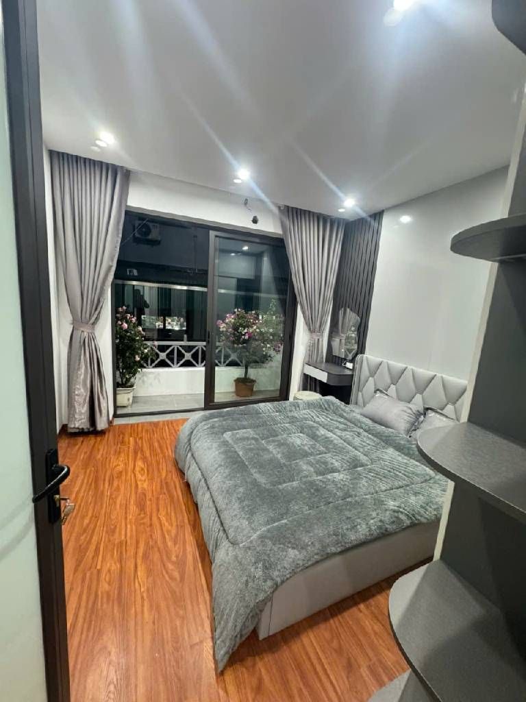 Bán nhà Nguyễn Chí Thanh - diện tích 45m2 5 tầng - Ô TÔ 7 CHỖ VÀO NHÀ - giá 19,9 tỷ