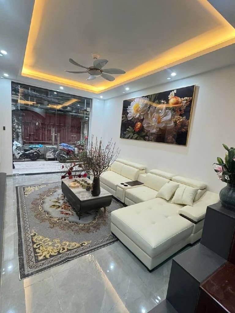 Bán nhà Nguyễn Chí Thanh - diện tích 45m2 5 tầng - Ô TÔ 7 CHỖ VÀO NHÀ - giá 19,9 tỷ