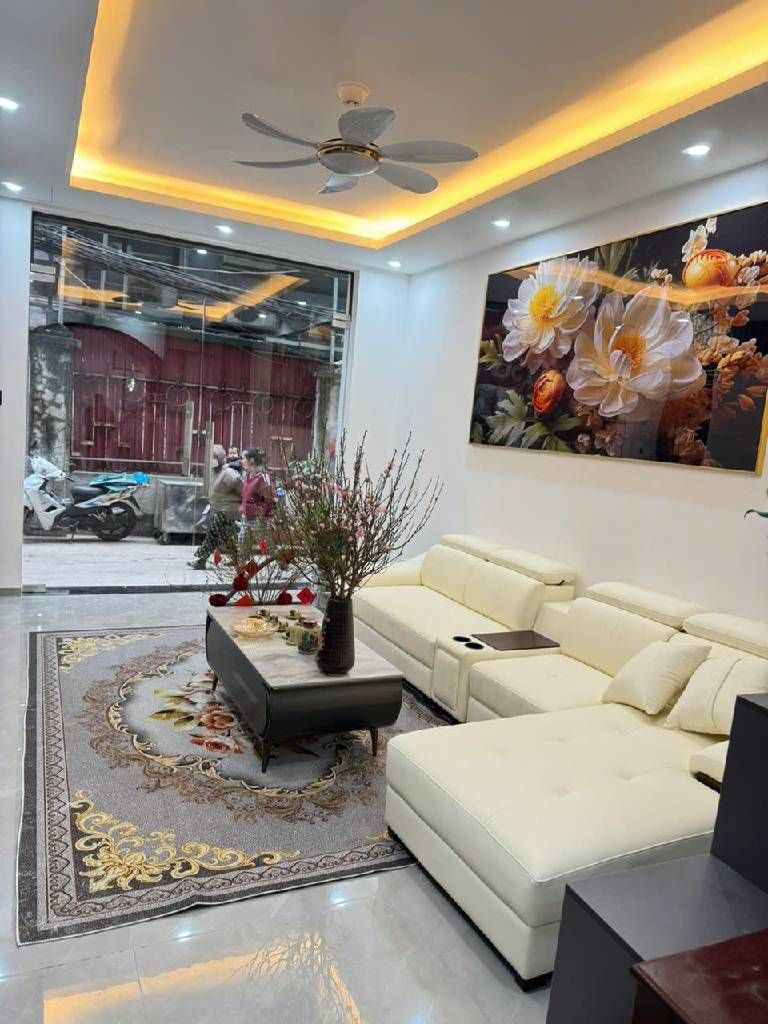 Bán nhà Nguyễn Chí Thanh - diện tích 45m2 5 tầng - Ô TÔ 7 CHỖ VÀO NHÀ - giá 19,9 tỷ