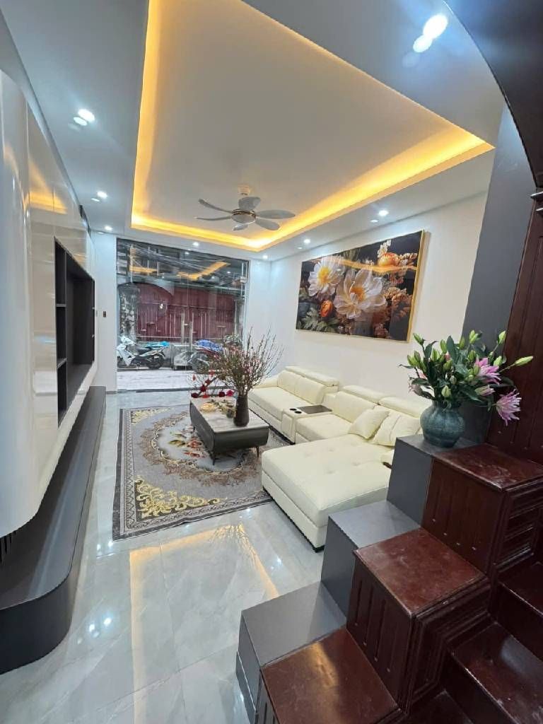 Bán nhà Nguyễn Chí Thanh - diện tích 45m2 5 tầng - Ô TÔ 7 CHỖ VÀO NHÀ - giá 19,9 tỷ