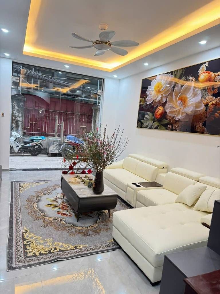 Bán nhà Nguyễn Chí Thanh - diện tích 45m2 5 tầng - Ô TÔ 7 CHỖ VÀO NHÀ - giá 19,9 tỷ