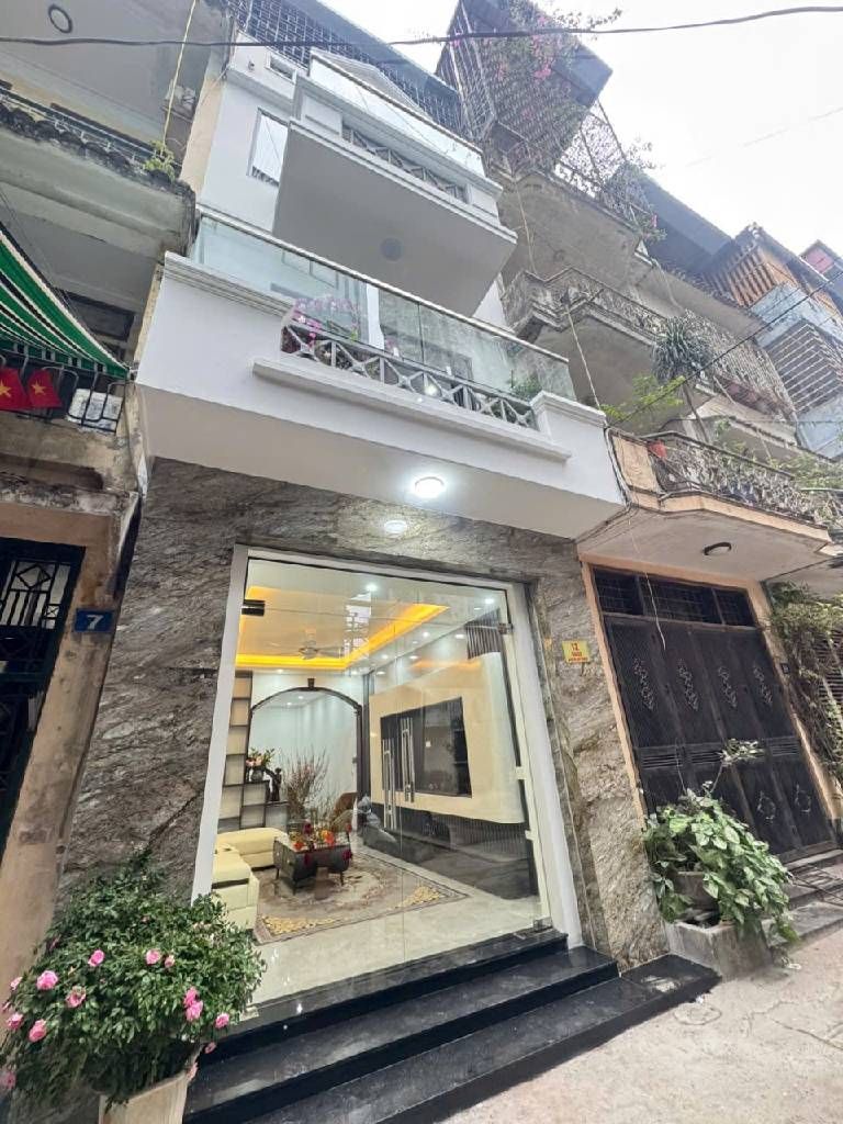 Bán nhà Nguyễn Chí Thanh - diện tích 45m2 5 tầng - Ô TÔ 7 CHỖ VÀO NHÀ - giá 19,9 tỷ