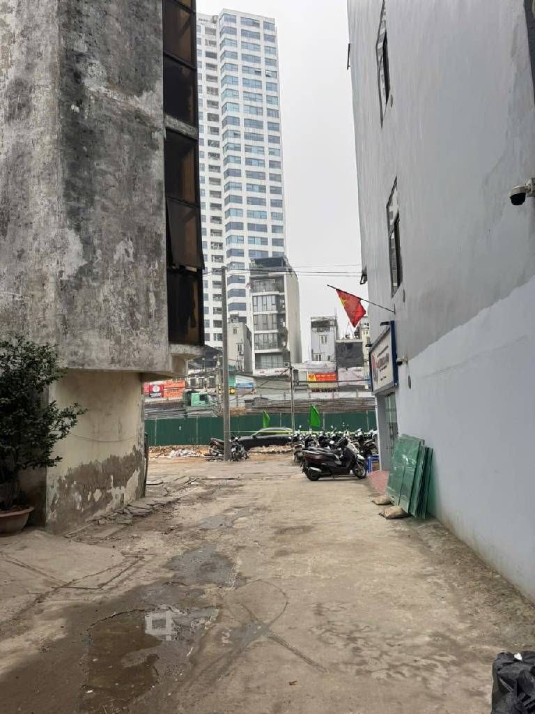 Bán nhà Nguyễn Chí Thanh - diện tích 45m2 5 tầng - Ô TÔ 7 CHỖ VÀO NHÀ - giá 19,9 tỷ