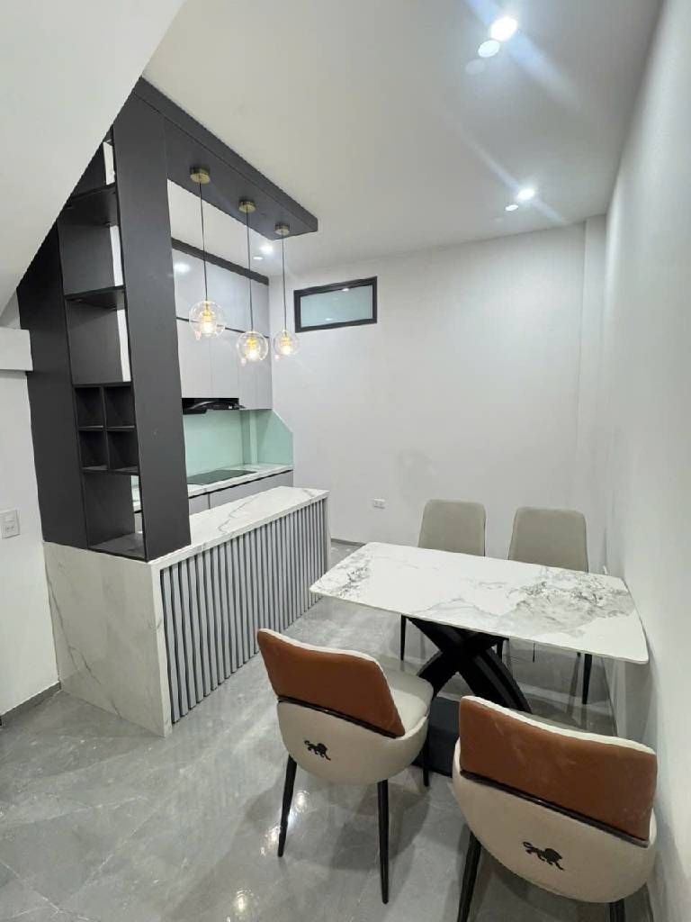 Bán nhà Nguyễn Chí Thanh - diện tích 45m2 5 tầng - Ô TÔ 7 CHỖ VÀO NHÀ - giá 19,9 tỷ