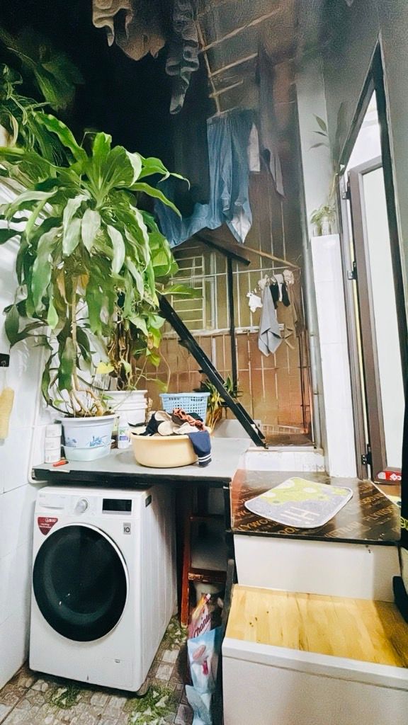 Bán nhà Nguyễn Khoái - diện tích 40m2 3 tầng - ngõ thông hai đầu - giá 8 tỷ