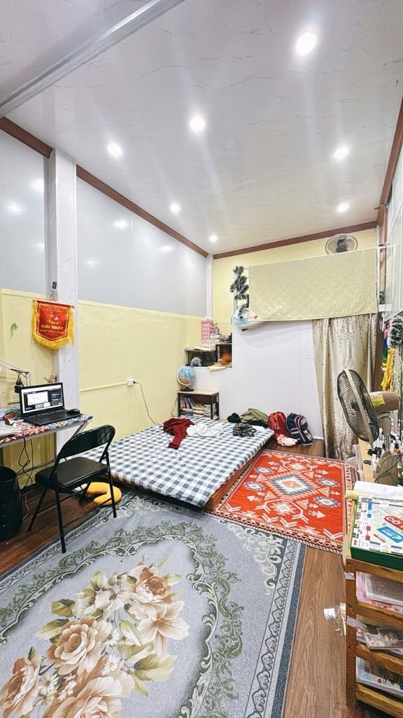 Bán nhà Nguyễn Khoái - diện tích 40m2 3 tầng - ngõ thông hai đầu - giá 8 tỷ