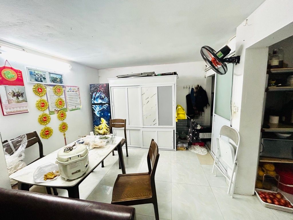 Bán nhà Nguyễn Khoái - diện tích 40m2 3 tầng - ngõ thông hai đầu - giá 8 tỷ