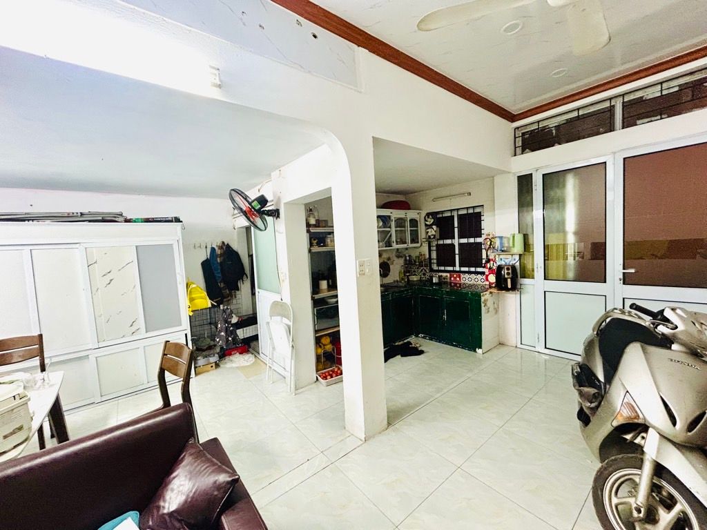 Bán nhà Nguyễn Khoái - diện tích 40m2 3 tầng - ngõ thông hai đầu - giá 8 tỷ