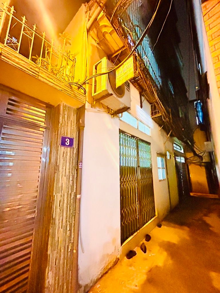 Bán nhà Nguyễn Khoái - diện tích 40m2 3 tầng - ngõ thông hai đầu - giá 8 tỷ