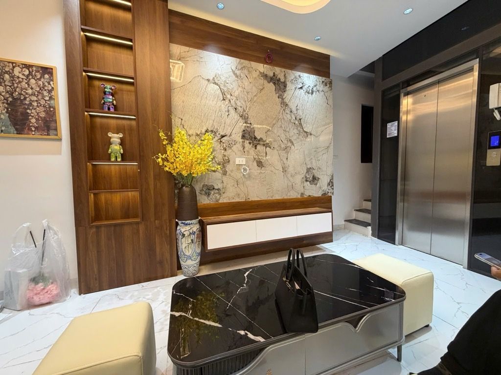 Bán nhà Ngõ Chợ Khâm Thiên - diện tích 32m2 6 tầng - Lô góc, thang máy - giá 9,8 tỷ