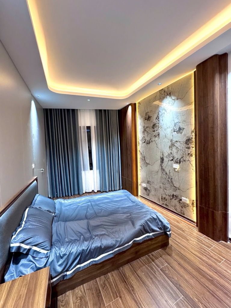 Bán nhà Ngõ Chợ Khâm Thiên - diện tích 32m2 6 tầng - Lô góc, thang máy - giá 9,8 tỷ