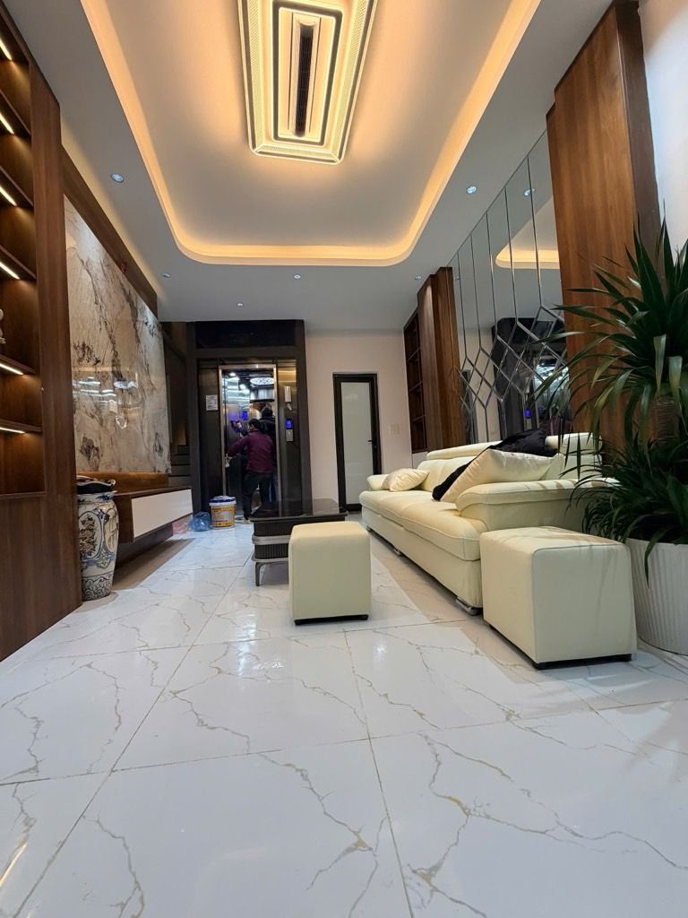 Bán nhà Ngõ Chợ Khâm Thiên - diện tích 32m2 6 tầng - Lô góc, thang máy - giá 9,8 tỷ