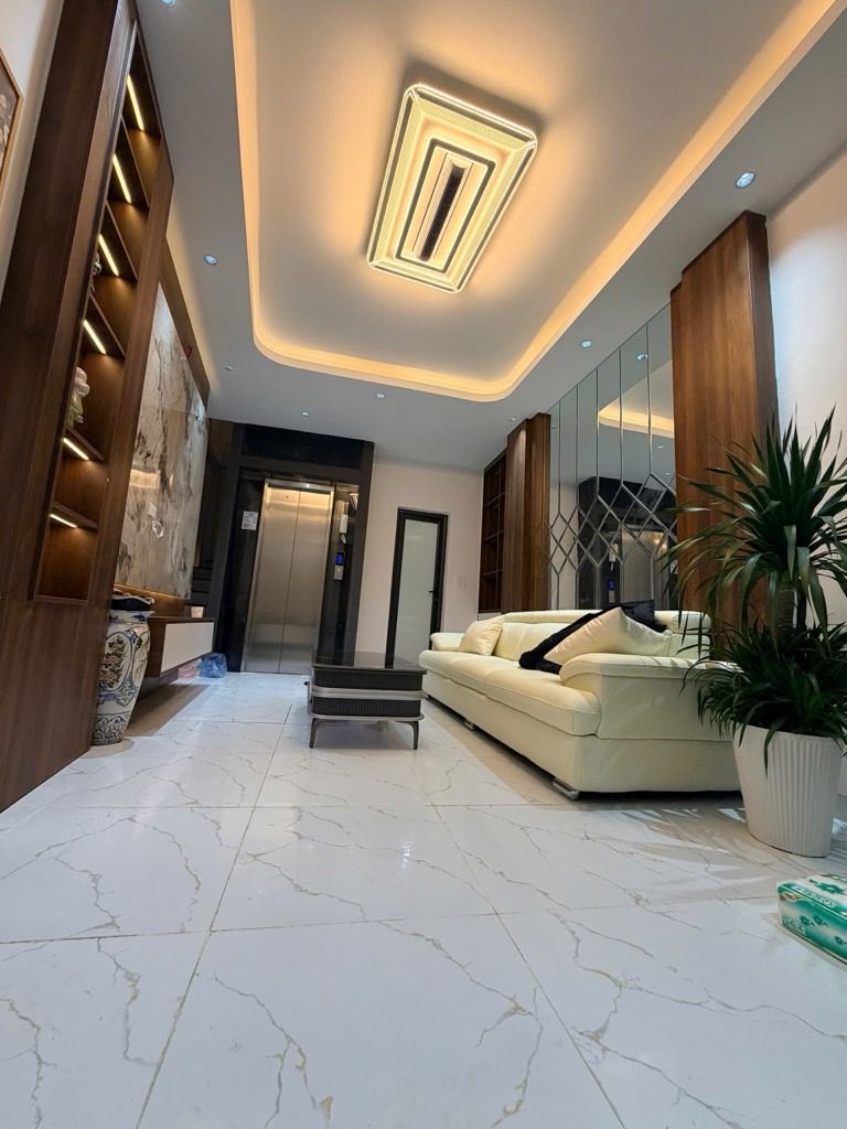 Bán nhà Ngõ Chợ Khâm Thiên - diện tích 32m2 6 tầng - Lô góc, thang máy - giá 9,8 tỷ