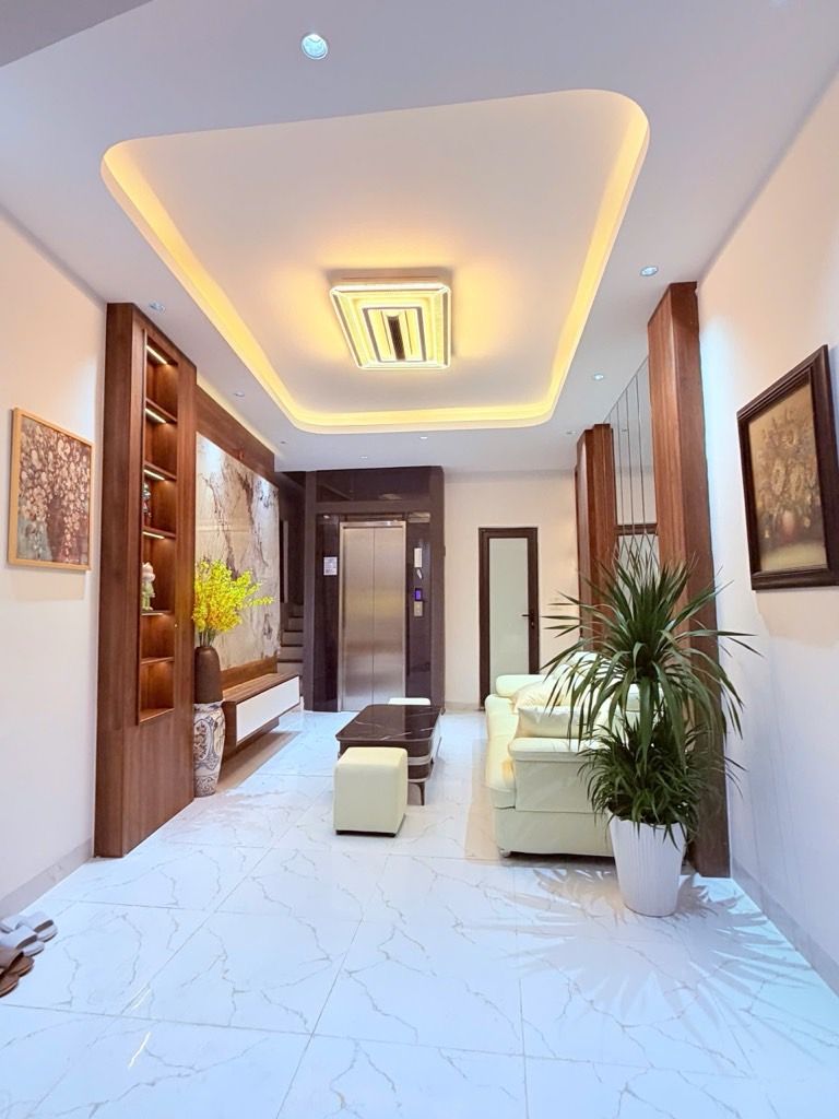 Bán nhà Ngõ Chợ Khâm Thiên - diện tích 32m2 6 tầng - Lô góc, thang máy - giá 9,8 tỷ