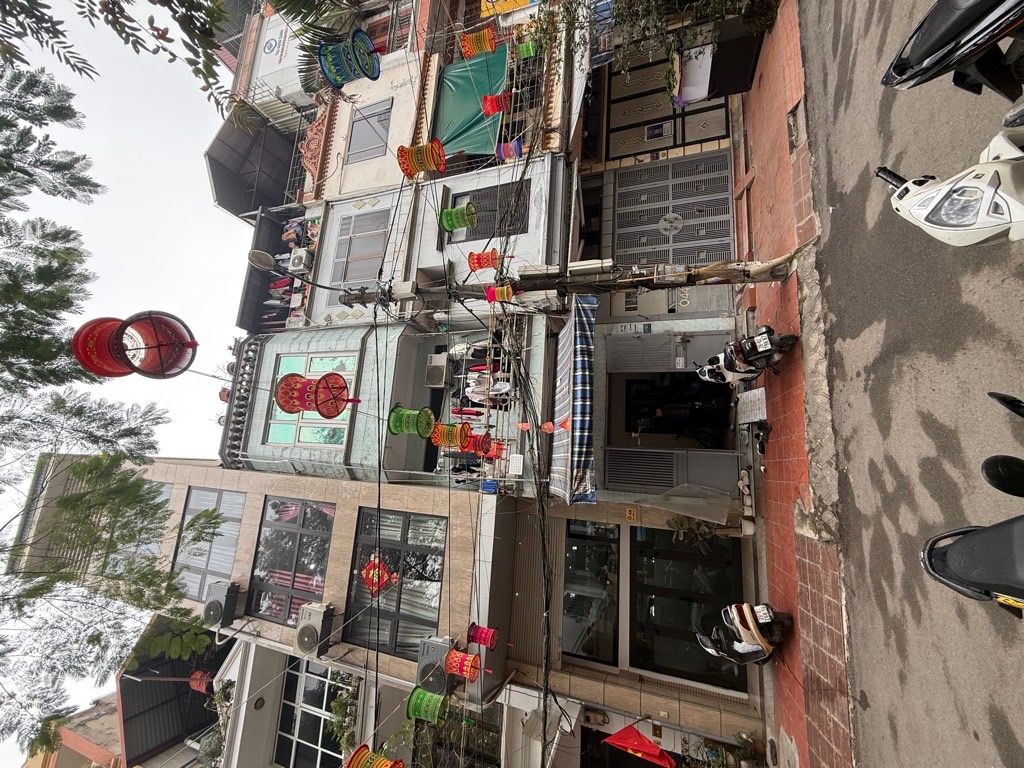 Bán nhà Đền Lừ - diện tích 42m2 3 tầng - Mặt tiền rộng nở hậu - giá 18,5 tỷ