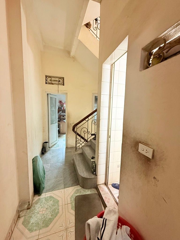 Bán nhà Đền Lừ - diện tích 42m2 3 tầng - Mặt tiền rộng nở hậu - giá 18,5 tỷ