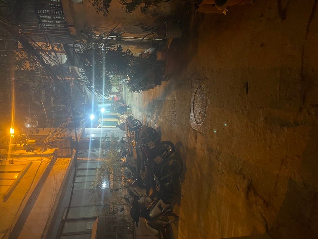 Bán nhà Ngõ Mai Hương - diện tích 35.8m2 2 tầng - lô góc - giá 9 tỷ