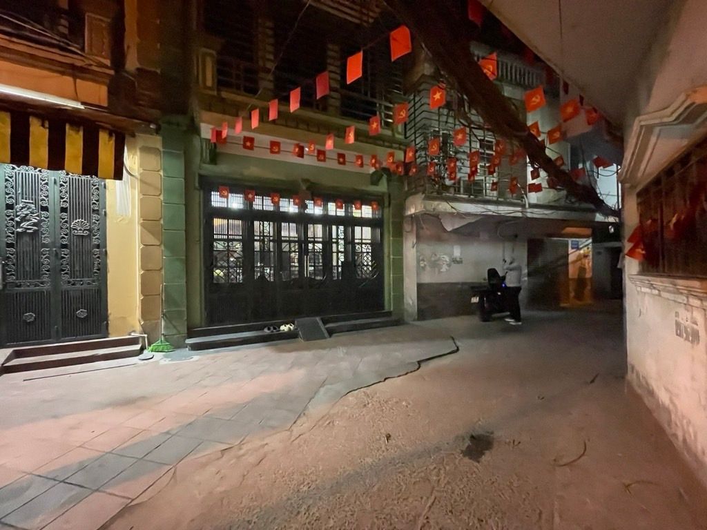 Bán nhà Đê Trần Khát Chân - diện tích 35.8m2 3 tầng - Ô TÔ - giá 13,5 tỷ