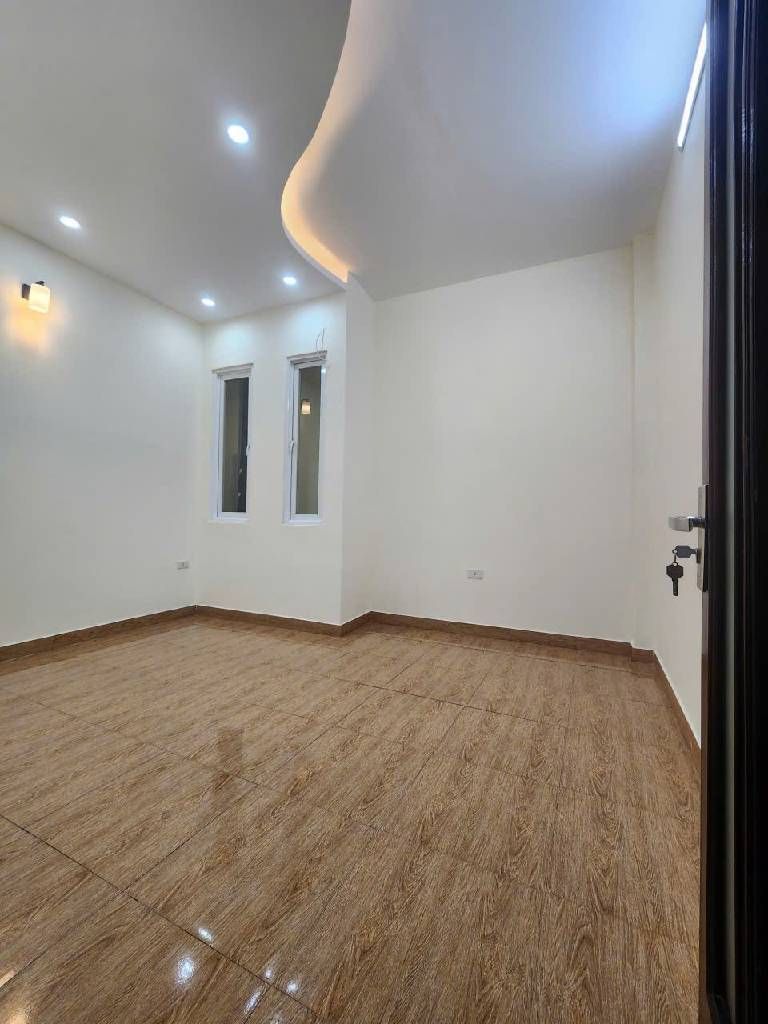 Bán nhà Đê La Thành - diện tích 49m2 5 tầng - Mặt ngõ thông thoáng - giá 9,5 tỷ