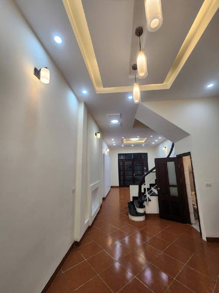 Bán nhà Đê La Thành - diện tích 49m2 5 tầng - Mặt ngõ thông thoáng - giá 9,5 tỷ