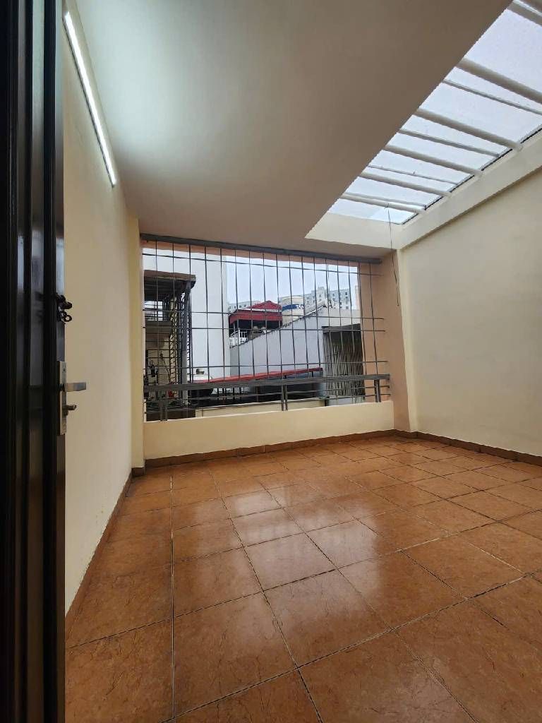 Bán nhà Đê La Thành - diện tích 49m2 5 tầng - Mặt ngõ thông thoáng - giá 9,5 tỷ