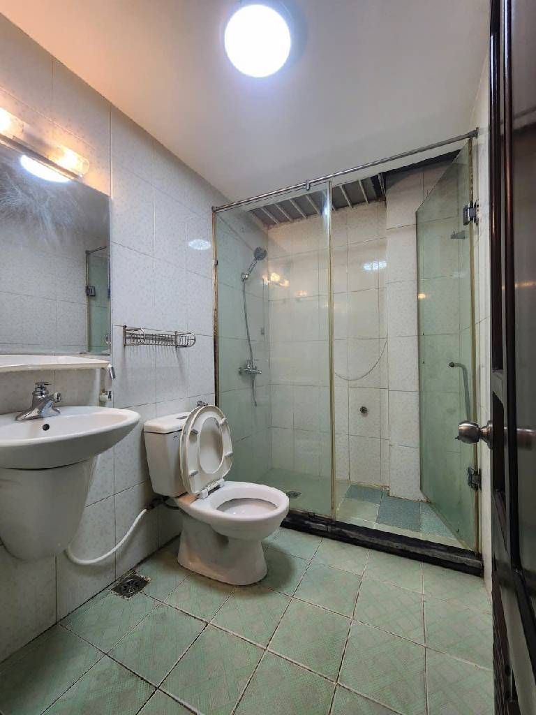 Bán nhà Đê La Thành - diện tích 49m2 5 tầng - Mặt ngõ thông thoáng - giá 9,5 tỷ