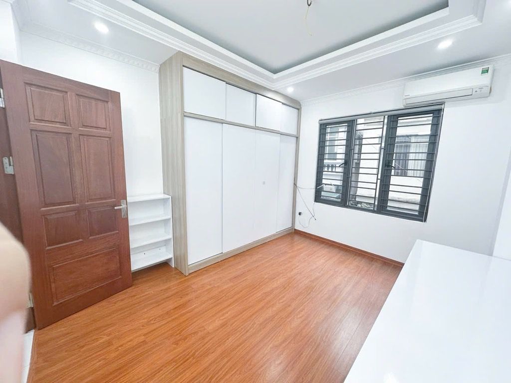 Bán nhà Đê La Thành - diện tích 36m2 5 tầng - Nhà đẹp hiện đại - giá 11,3 tỷ