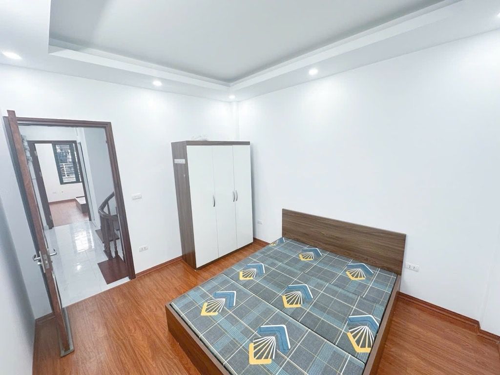 Bán nhà Đê La Thành - diện tích 36m2 5 tầng - Nhà đẹp hiện đại - giá 11,3 tỷ