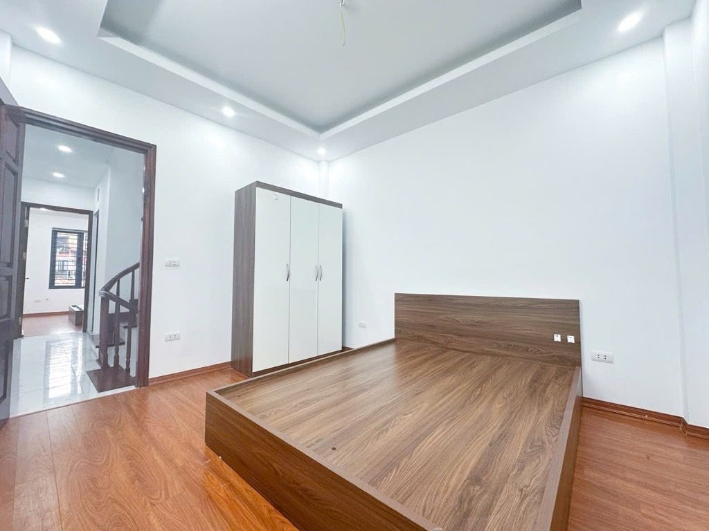 Bán nhà Đê La Thành - diện tích 36m2 5 tầng - Nhà đẹp hiện đại - giá 11,3 tỷ