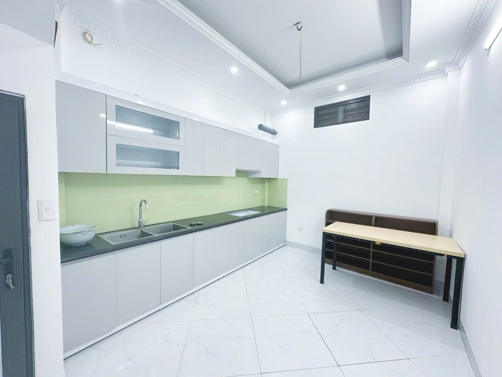 Bán nhà Đê La Thành - diện tích 36m2 5 tầng - Nhà đẹp hiện đại - giá 11,3 tỷ