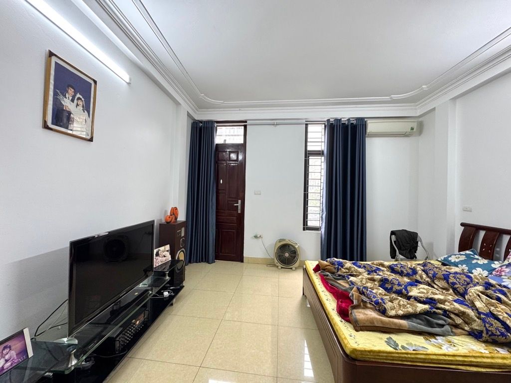 Bán nhà Hào Nam - diện tích 38.9m2 6 tầng - Mặt ngõ thông, kinh doanh - giá 14 tỷ