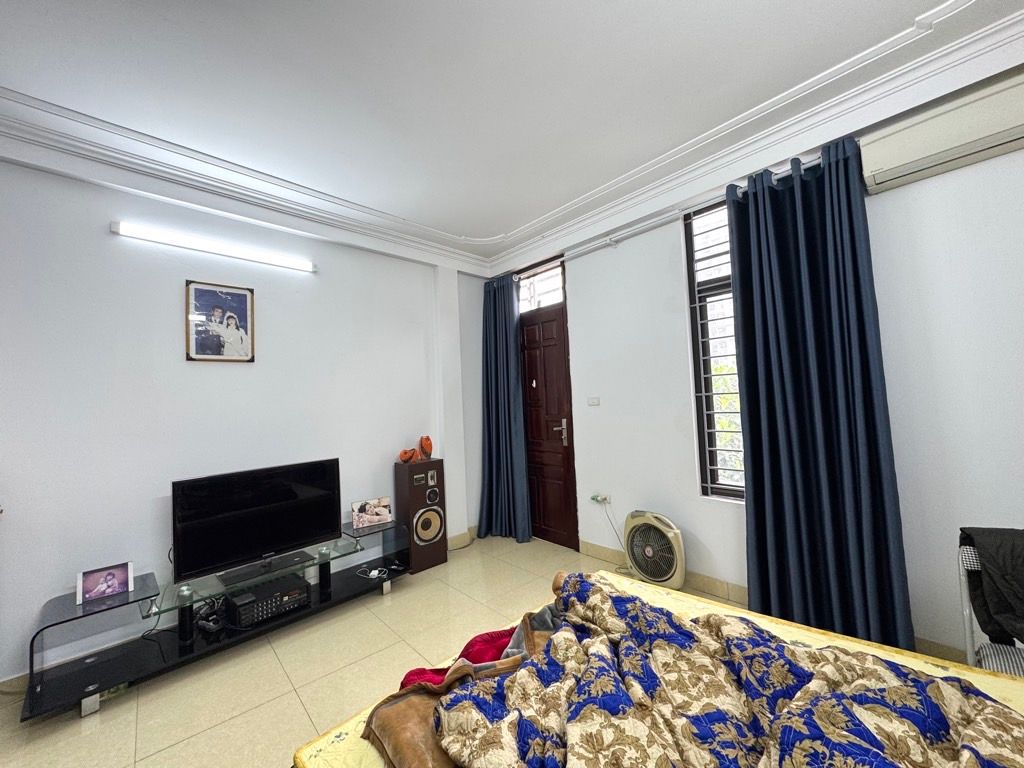 Bán nhà Hào Nam - diện tích 38.9m2 6 tầng - Mặt ngõ thông, kinh doanh - giá 14 tỷ