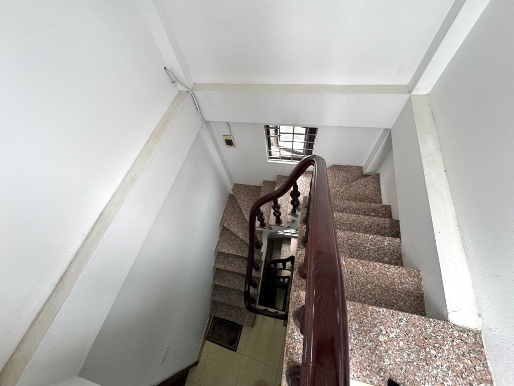 Bán nhà Hào Nam - diện tích 38.9m2 6 tầng - Mặt ngõ thông, kinh doanh - giá 14 tỷ