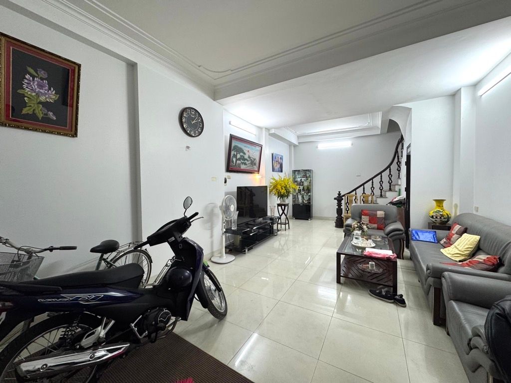 Bán nhà Hào Nam - diện tích 38.9m2 6 tầng - Mặt ngõ thông, kinh doanh - giá 14 tỷ