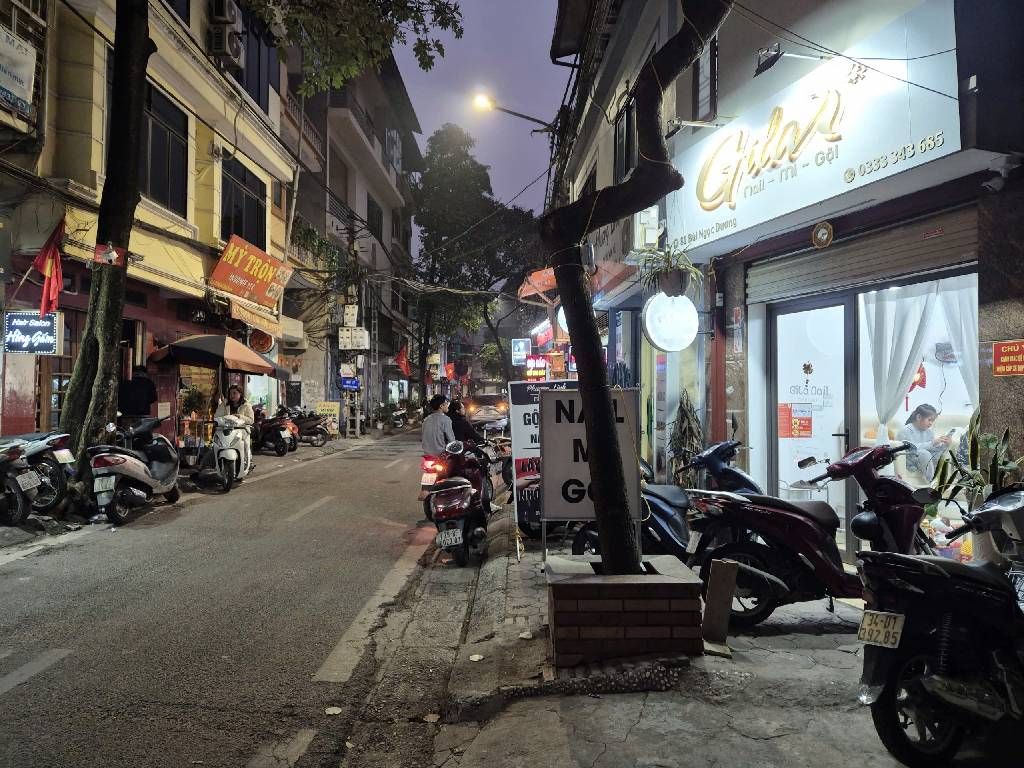 Bán nhà Bùi Ngọc Dương - diện tích 23m2 3 tầng - MẶT PHỐ - giá 4,8 tỷ