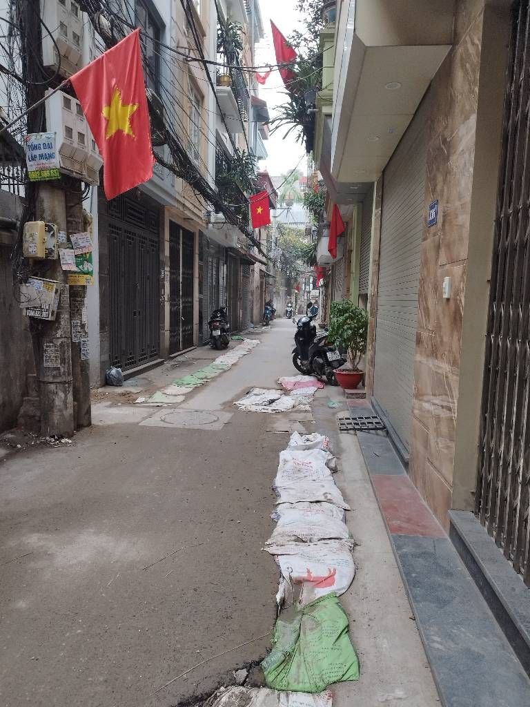 Bán nhà Trương Định - diện tích 35m2 7 tầng - NGÕ Ô TÔ - giá 11,8 tỷ