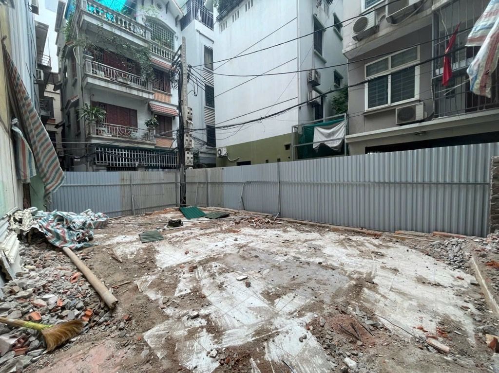 Bán nhà Láng - diện tích 70m2 1 tầng - Lô góc, ô tô vào - giá 23 tỷ