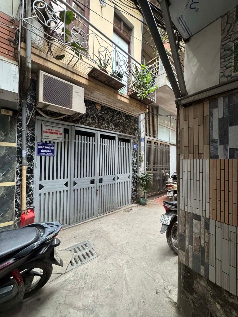 Bán nhà Lĩnh Nam - diện tích 54m2 4 tầng - nhà trong ngõ - giá 3,9 tỷ