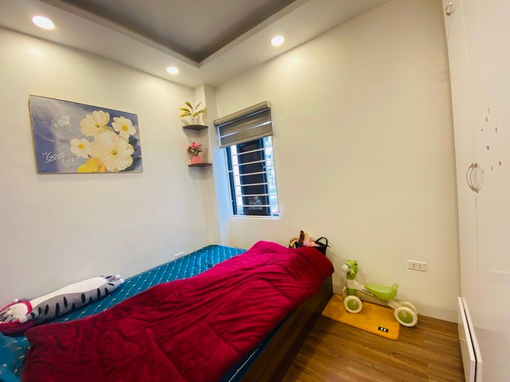 Bán nhà Đê La Thành - diện tích 37m2 4 tầng - Nhà đẹp mới xây - giá 2,25 tỷ