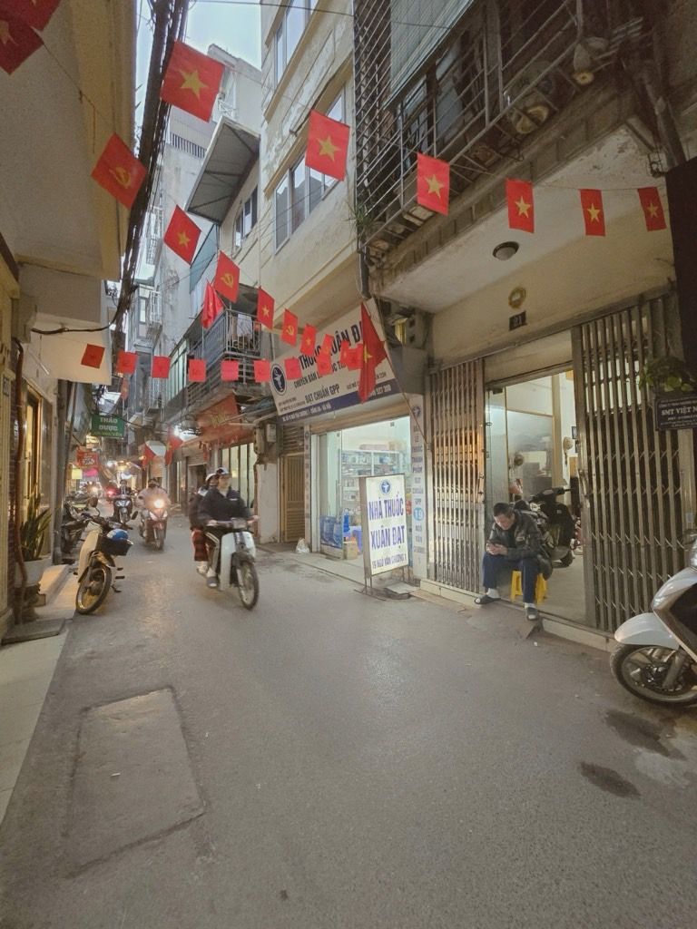 Bán nhà Ngõ Văn Chương - diện tích 22.8m2 4 tầng - Ô tô đỗ cửa - giá 8,3 tỷ