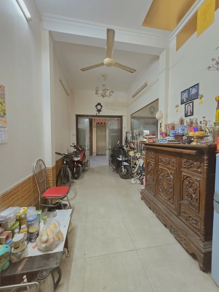 Bán nhà Ngõ Văn Chương - diện tích 22.8m2 4 tầng - Ô tô đỗ cửa - giá 8,3 tỷ