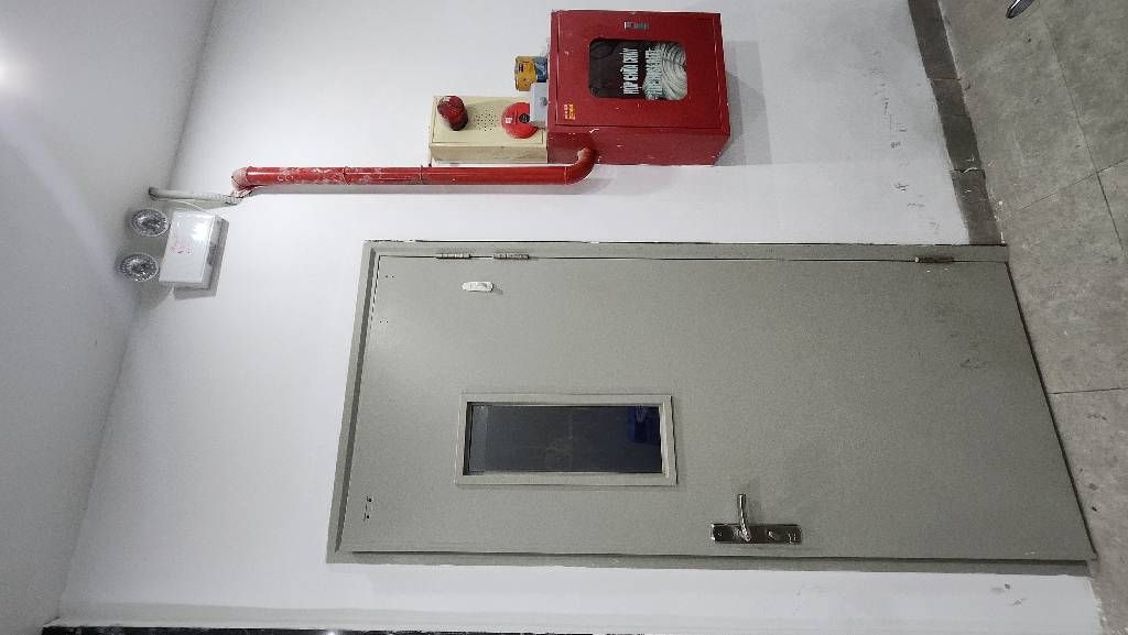 Bán nhà Khương Trung - diện tích 79m2 6 tầng - Mặt ngõ ô tô tránh - giá 21 tỷ