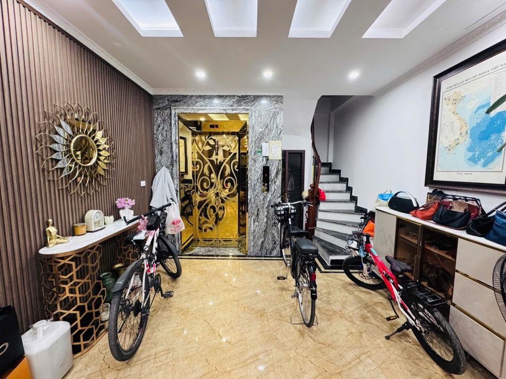 Bán nhà Võ Thị Sáu - diện tích 40m2 7 tầng - Ô tô tránh - giá 22,5 tỷ