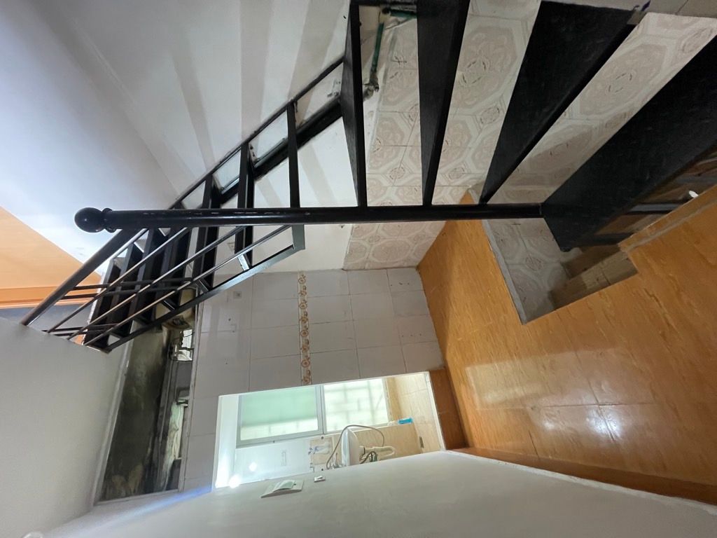 Bán nhà Phố 8/3 - diện tích 60m2 3 tầng - Ô tô đỗ cửa - giá 1,95 tỷ