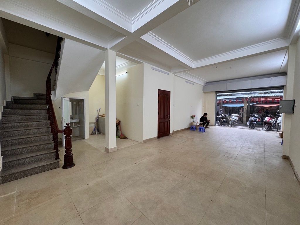 Bán nhà Y Miếu - diện tích 64m2 5 tầng - MẶT CHỢ - KINH DOANH SẦM UẤT - giá 17,3 tỷ