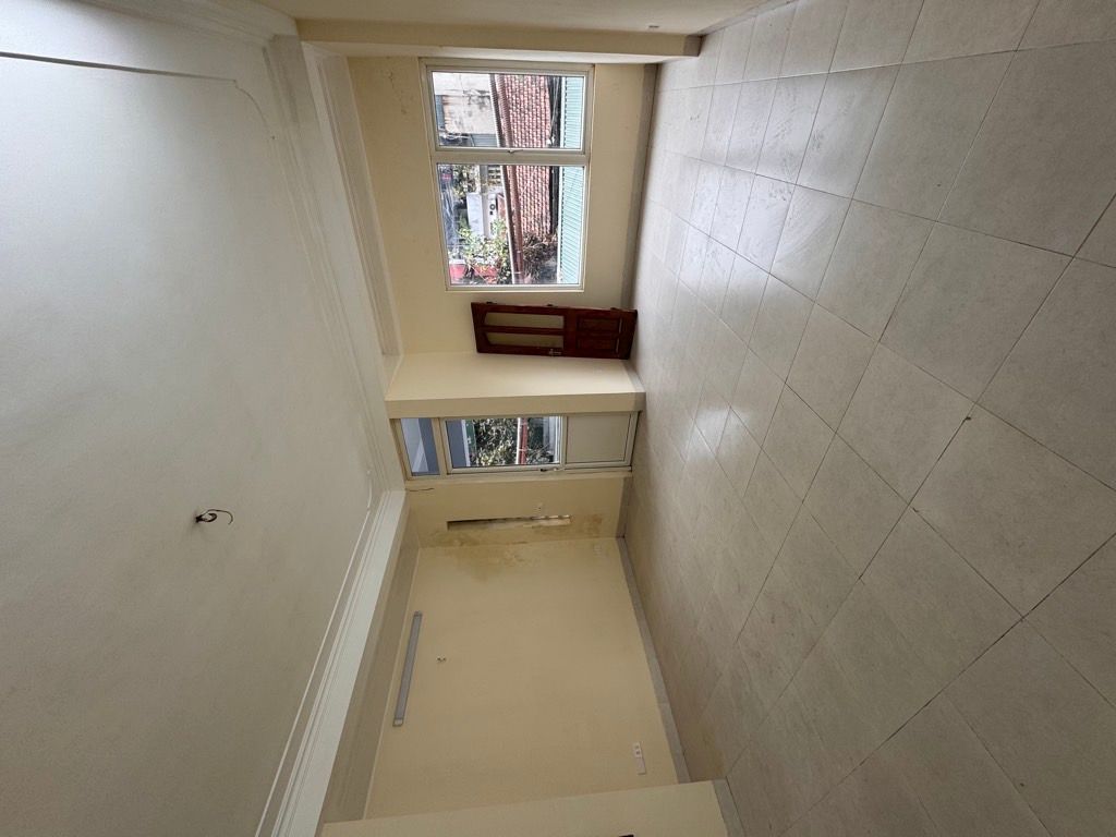 Bán nhà Y Miếu - diện tích 64m2 5 tầng - MẶT CHỢ - KINH DOANH SẦM UẤT - giá 17,3 tỷ