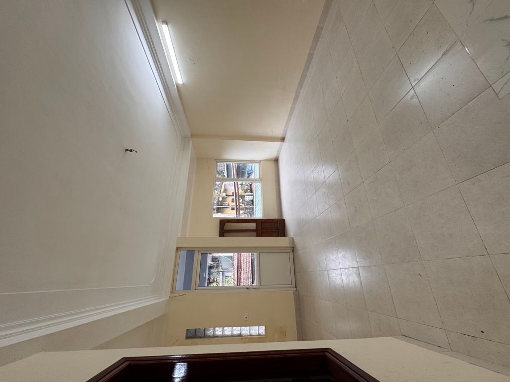 Bán nhà Y Miếu - diện tích 64m2 5 tầng - MẶT CHỢ - KINH DOANH SẦM UẤT - giá 17,3 tỷ